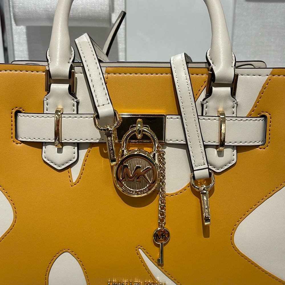 MICHAEL KORS Hamilton Small Two-Tone Satchel
COLOR GOLDEN ROD MULTI
NWT - Picture 11 of 16